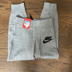 Girls Nike Sweatpants -NWT - size M